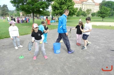 Louka sportuje