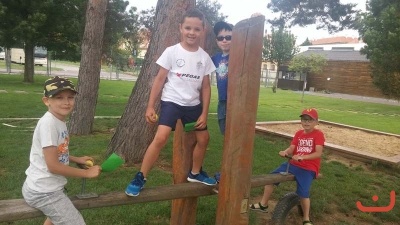 louka plna deti_86